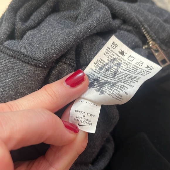 Nike grey zipper hoodie size small. In good preowned condition! - Picture 8 of 8